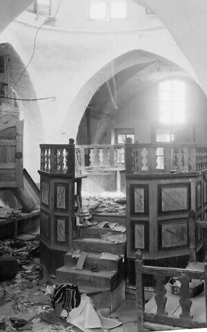 A synagogue desecrated and destroyed in the 1929 Hebron massacre. (Public domain)